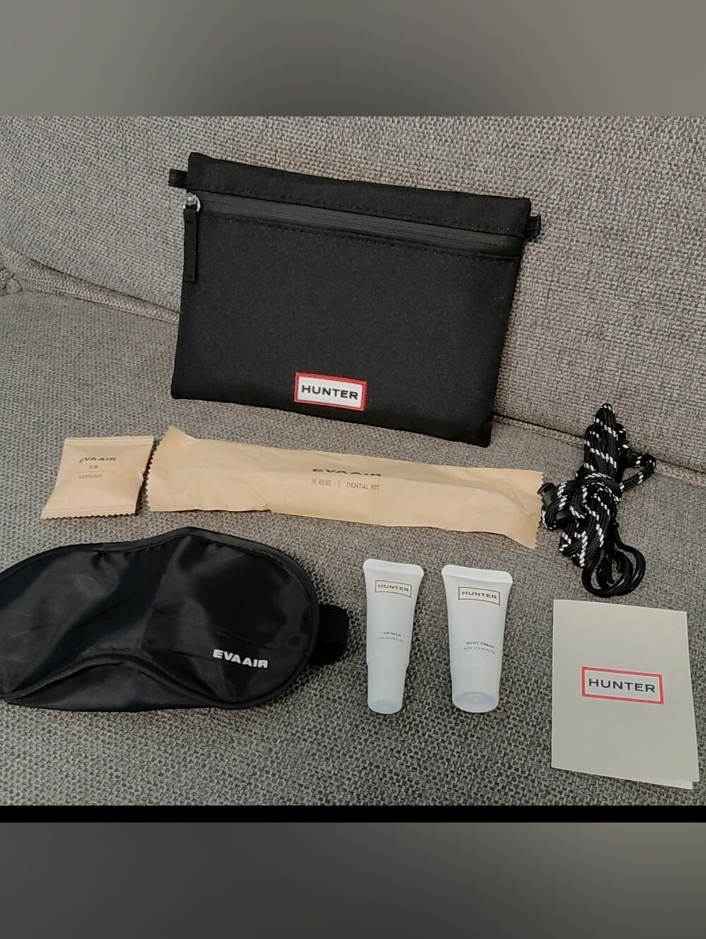 [New] Eva Air x Hunter Unisex Black Crossbody Amenity Bag - Black